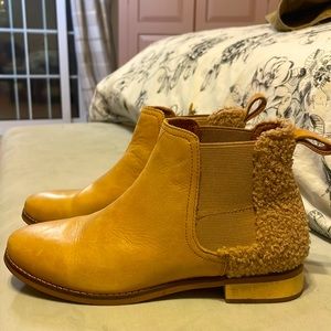 Genuine Toms Boots. Shearling back. WS 7. Light Sand colour
